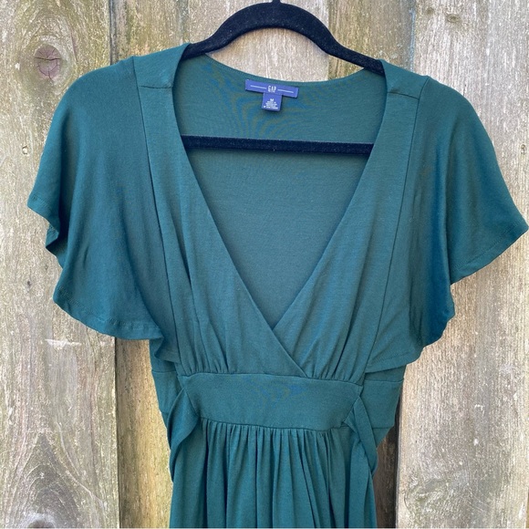 Dark green flutter sleeve tie back dress - Picture 3 of 9